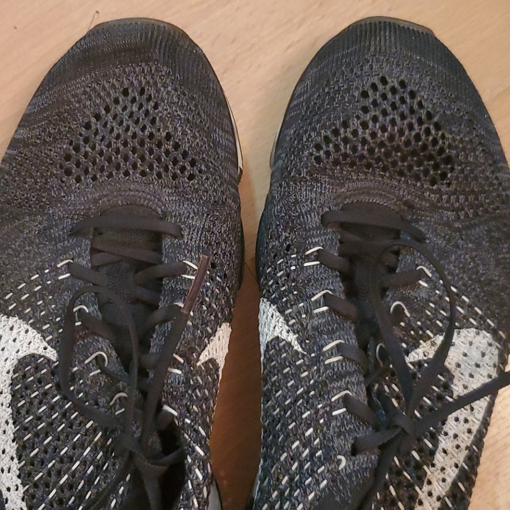 Black fly knit zoom NIKE great condition size 10 - Picture 4 of 12